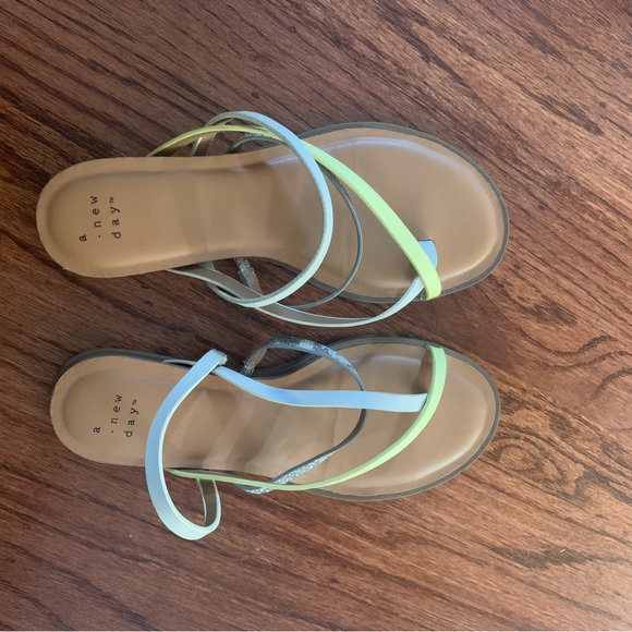 Target sandals - Picture 2 of 4